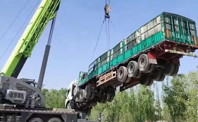 鄯善道路脱困救援案例